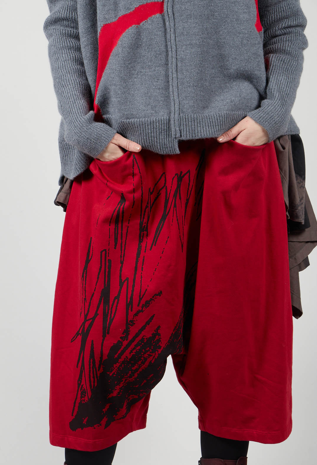 Cropped Jersey Trousers in Red