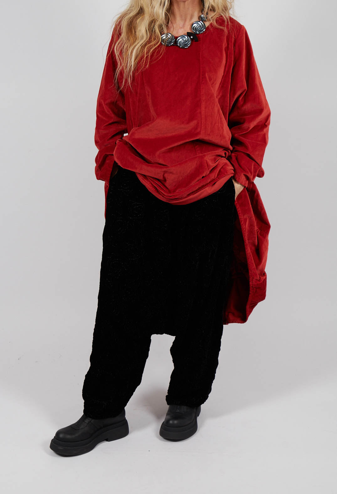 Besitzkraft Trousers in Kaviar Black