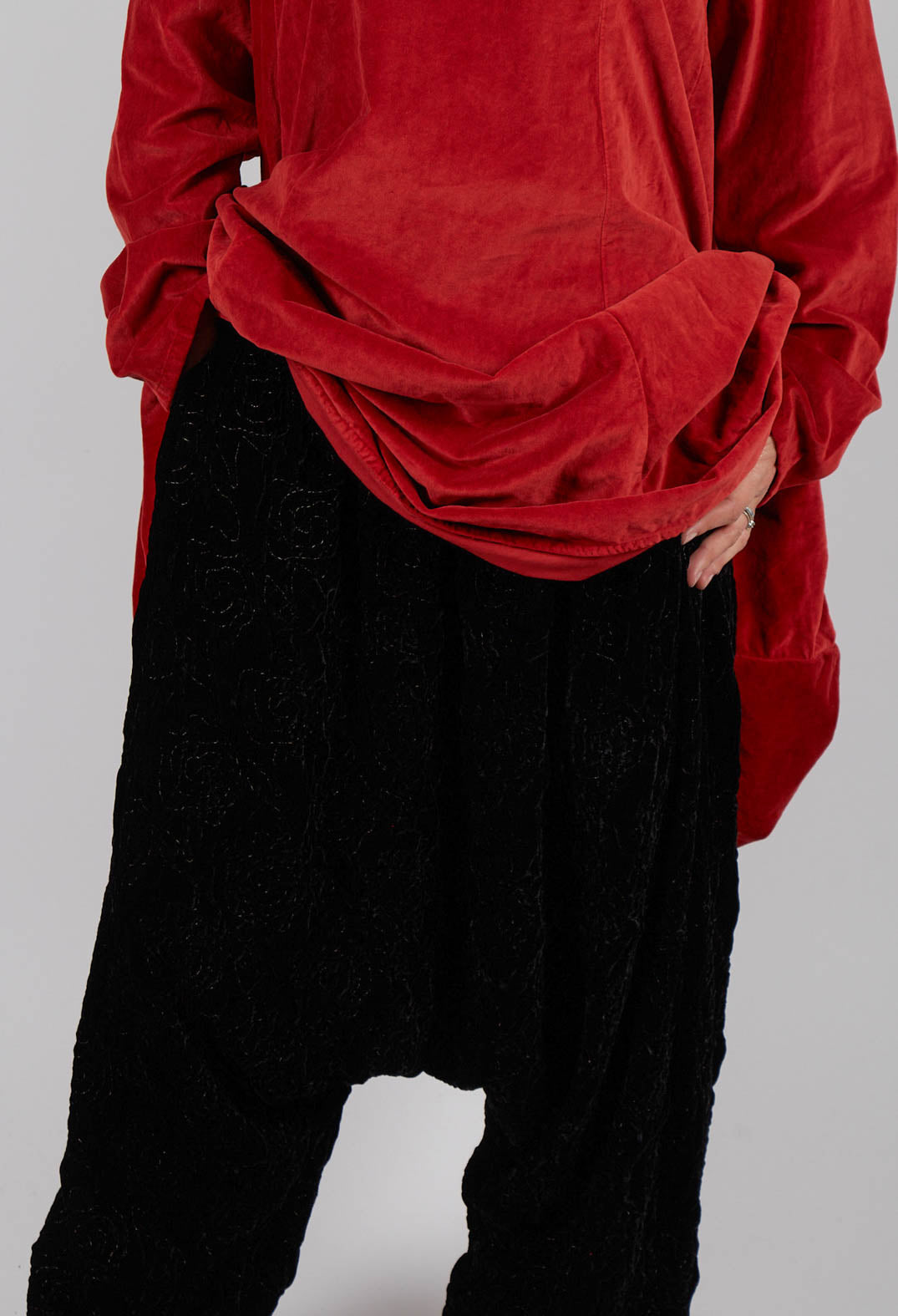 Besitzkraft Trousers in Kaviar Black