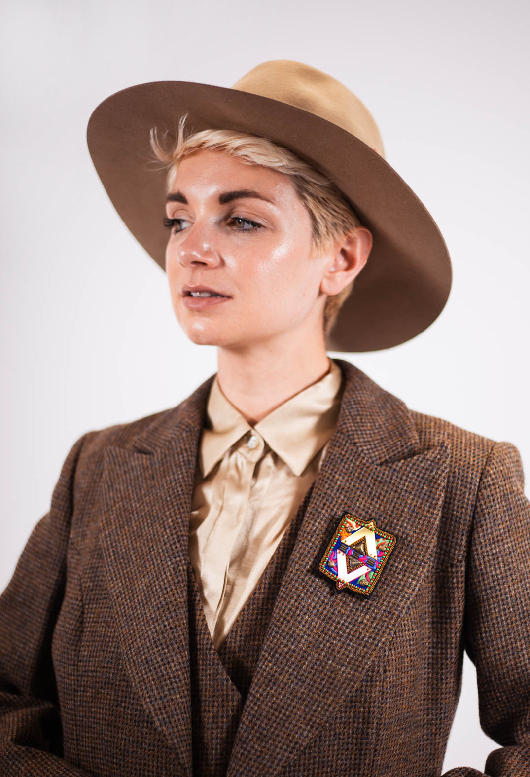 Elemente Brooch in Gold