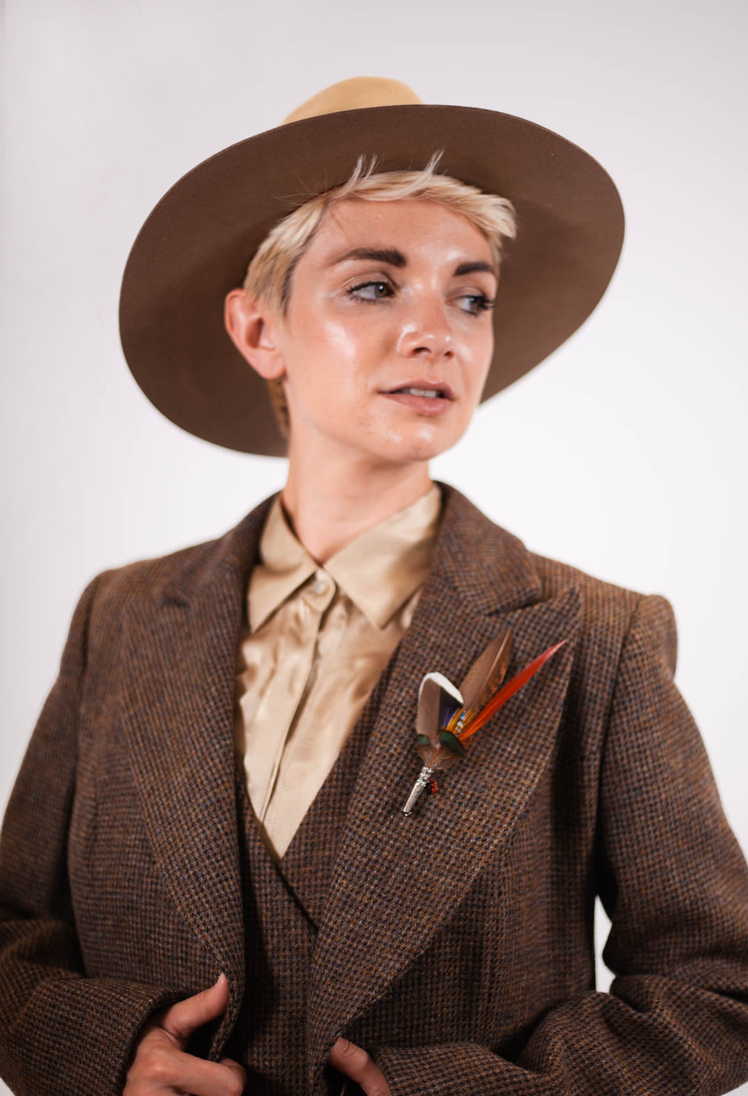 Pencil Brooch in Brown and Red