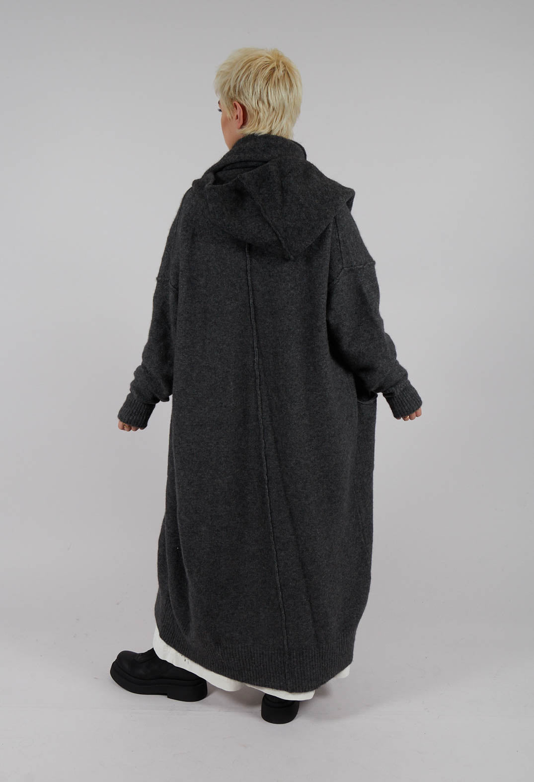 Isabel Benenato Cashmere Long Length Cardigan in Graphite – Olivia May