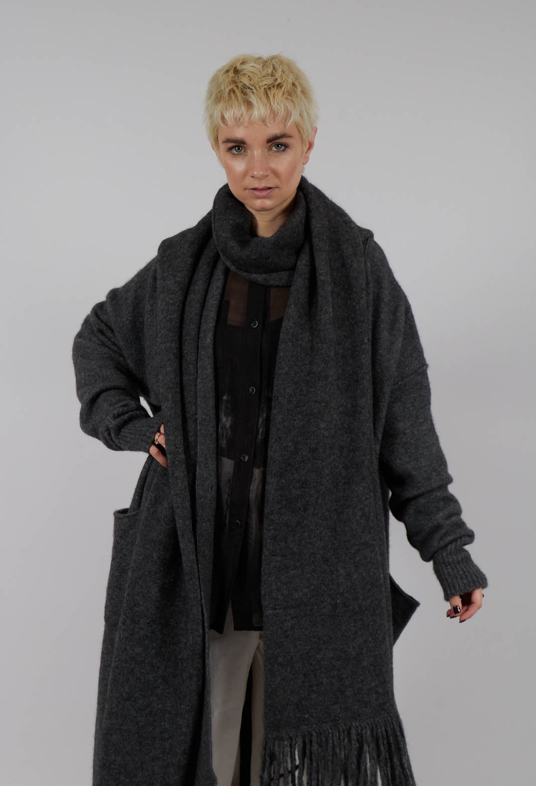 Isabel Benenato Cashmere Long Length Cardigan in Graphite – Olivia May