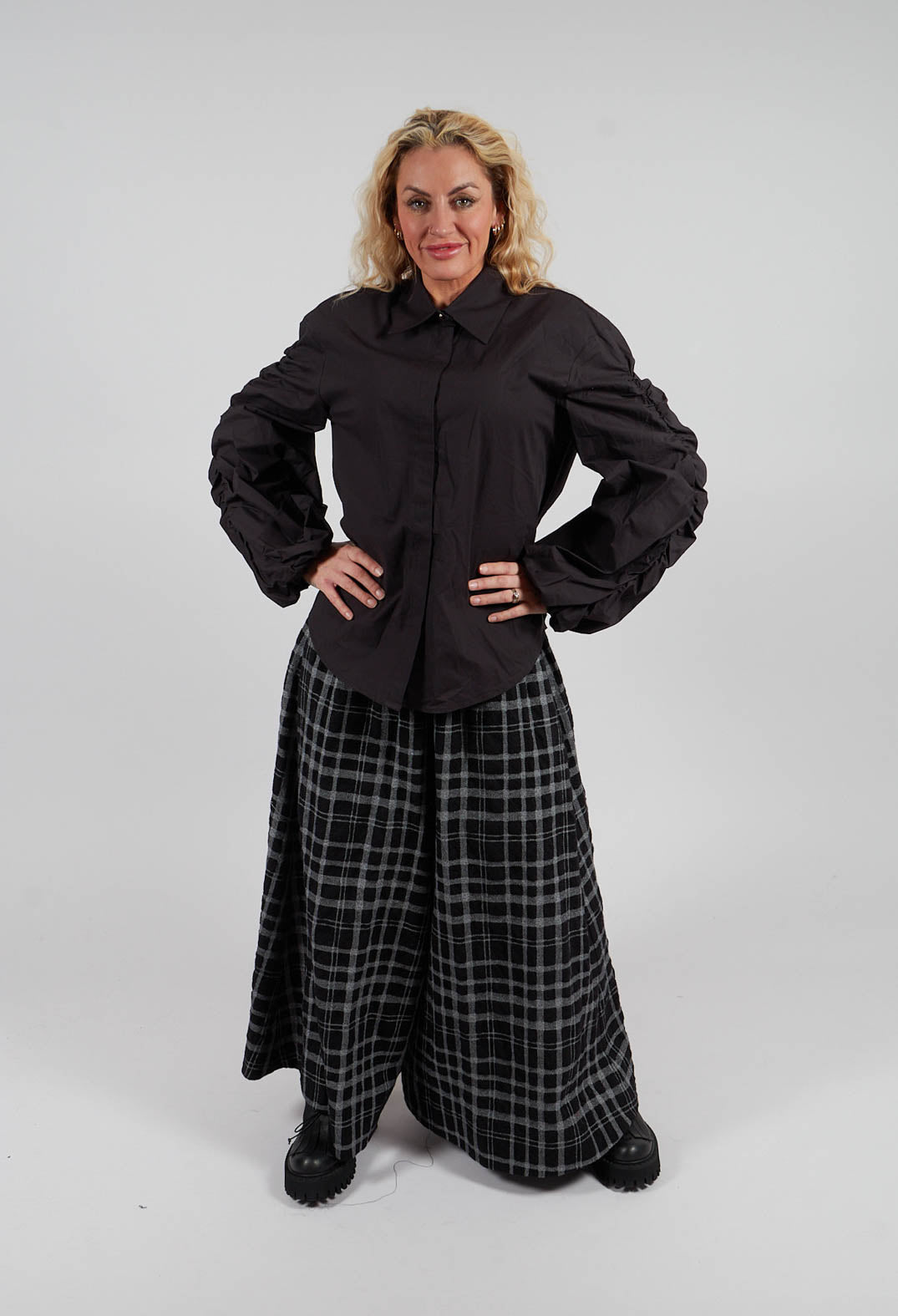 Bubble Sleeve Shirt in Summer Black