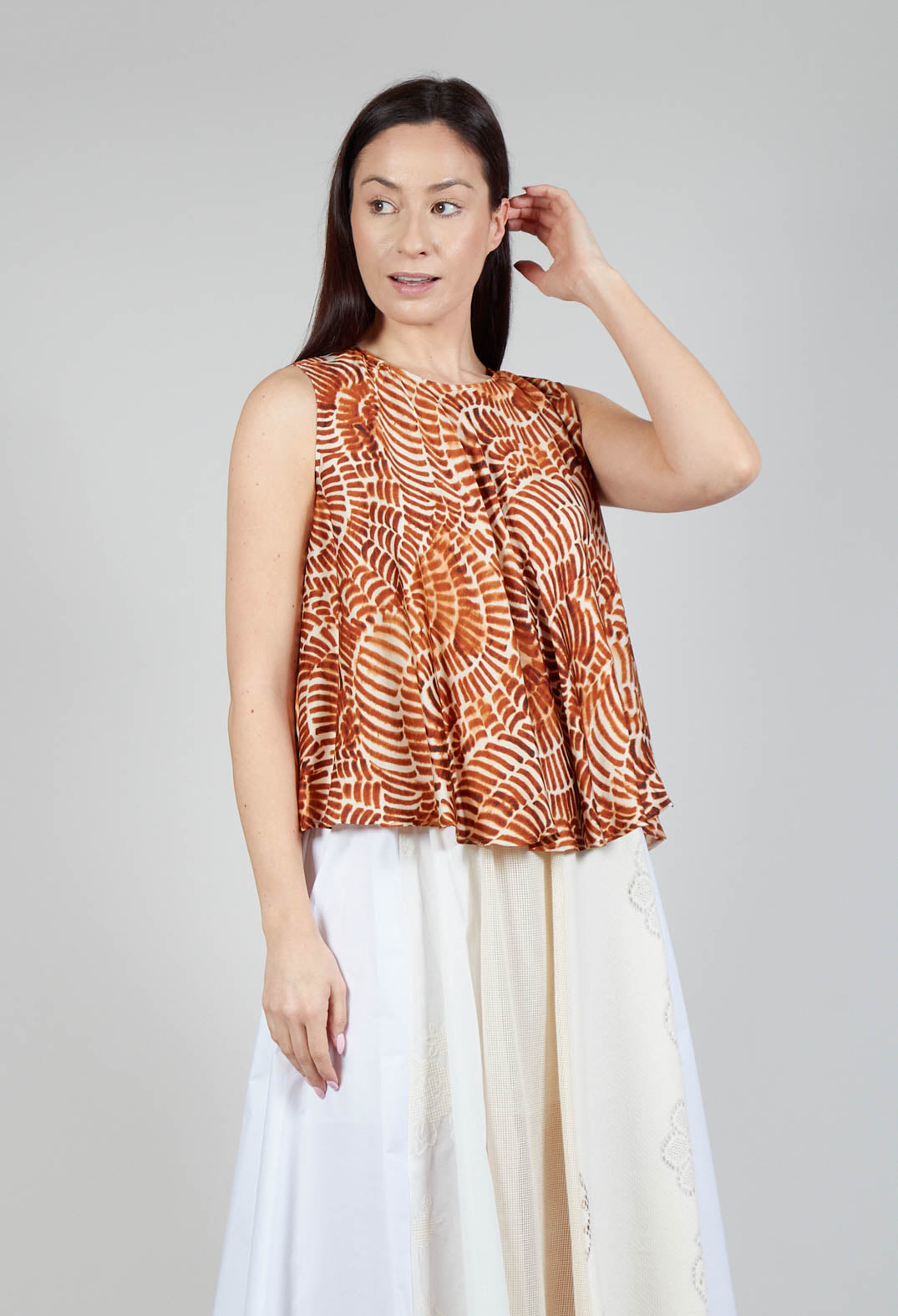 Sleeveless Blouse in Shell Print