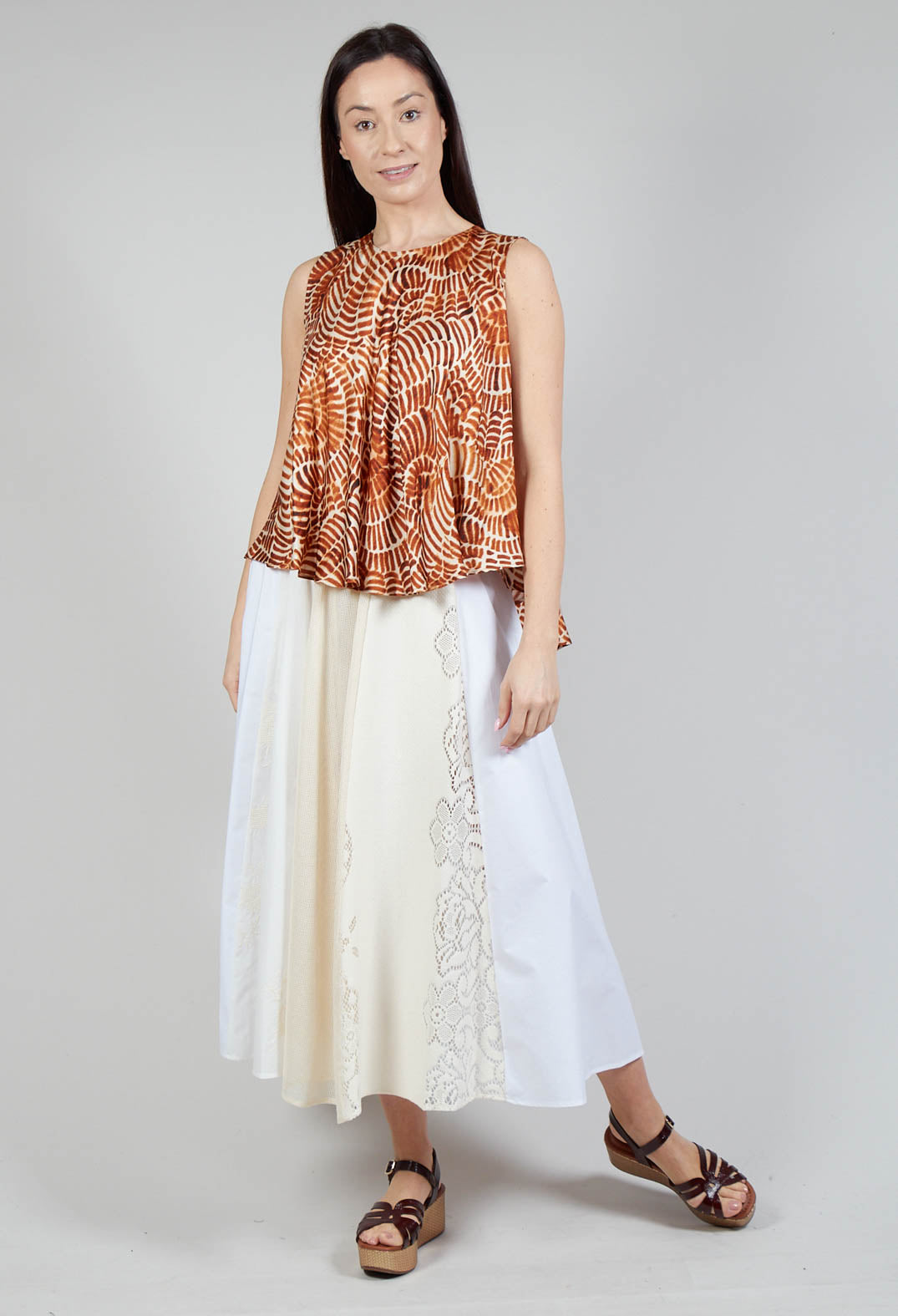 Sleeveless Blouse in Shell Print