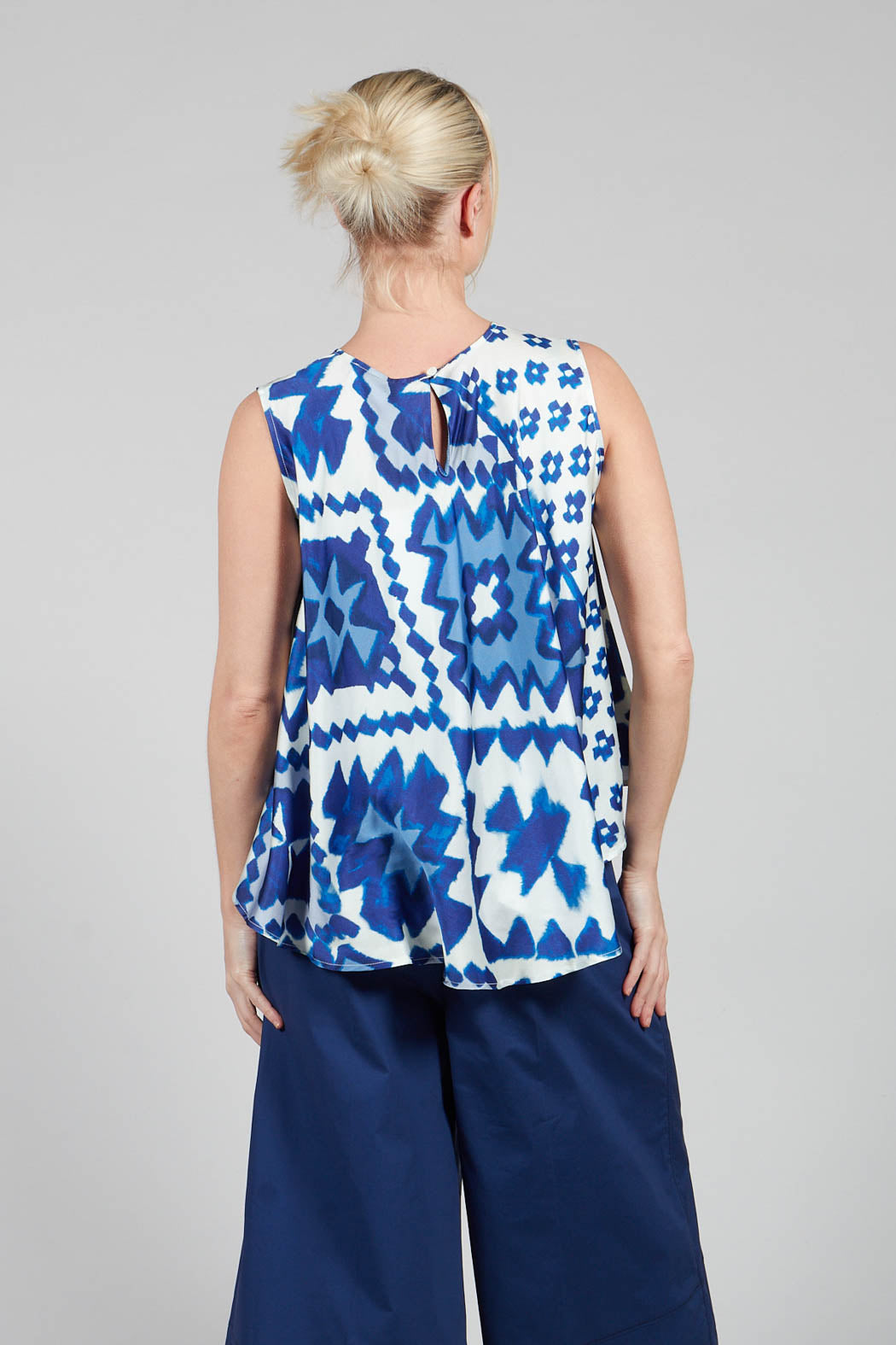 Pleated Sleeveless Blouse in Maya Print