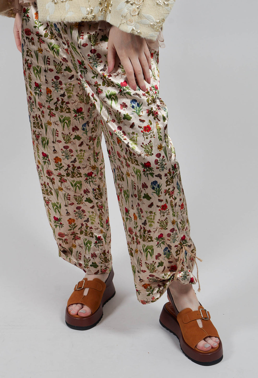 Cropped Trousers in Petite Fleurs