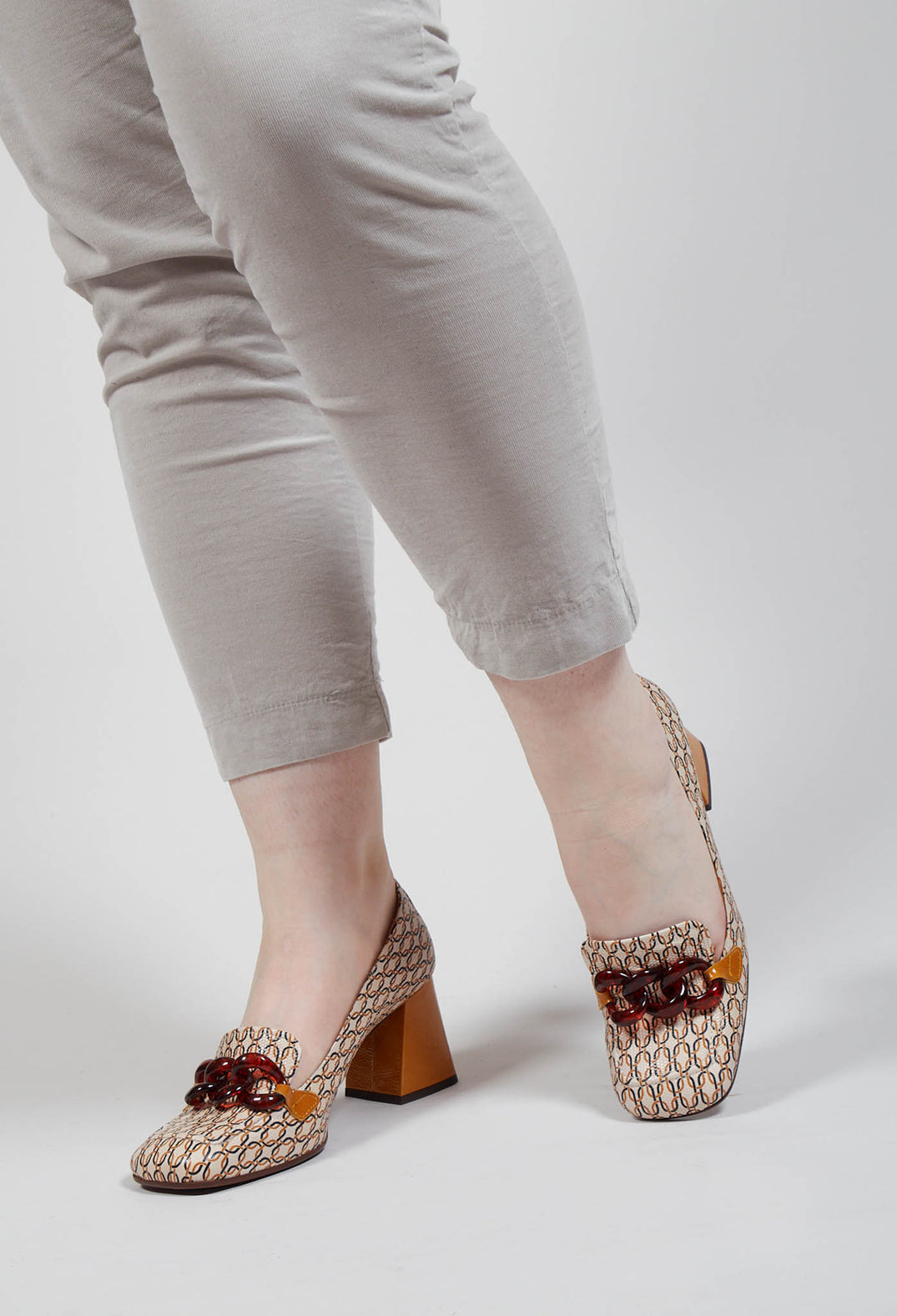 Suin Heel in Brown Print