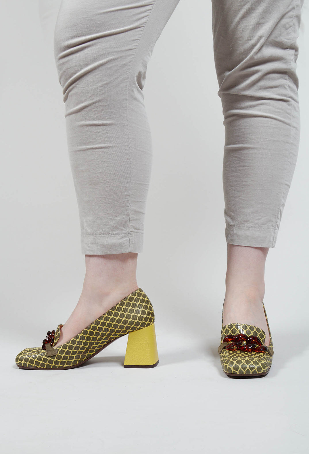 Suin Heel in Lemon and Green