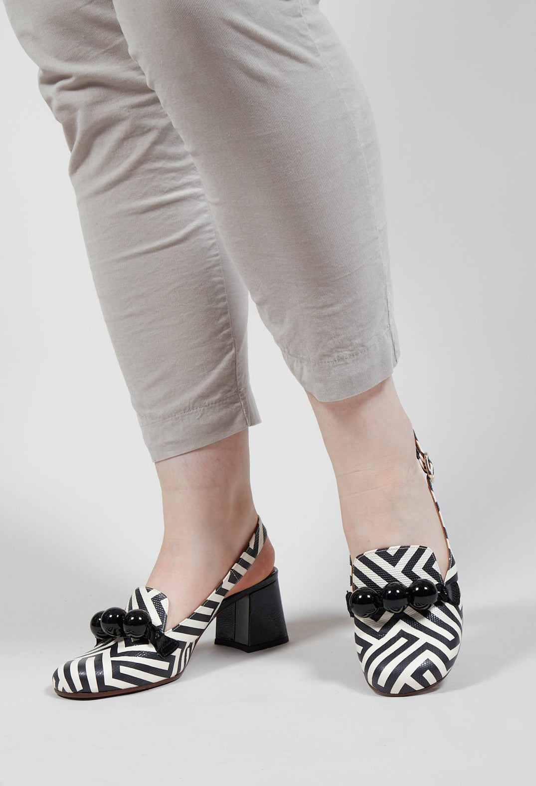 Moby Slingback Heel in Black and White