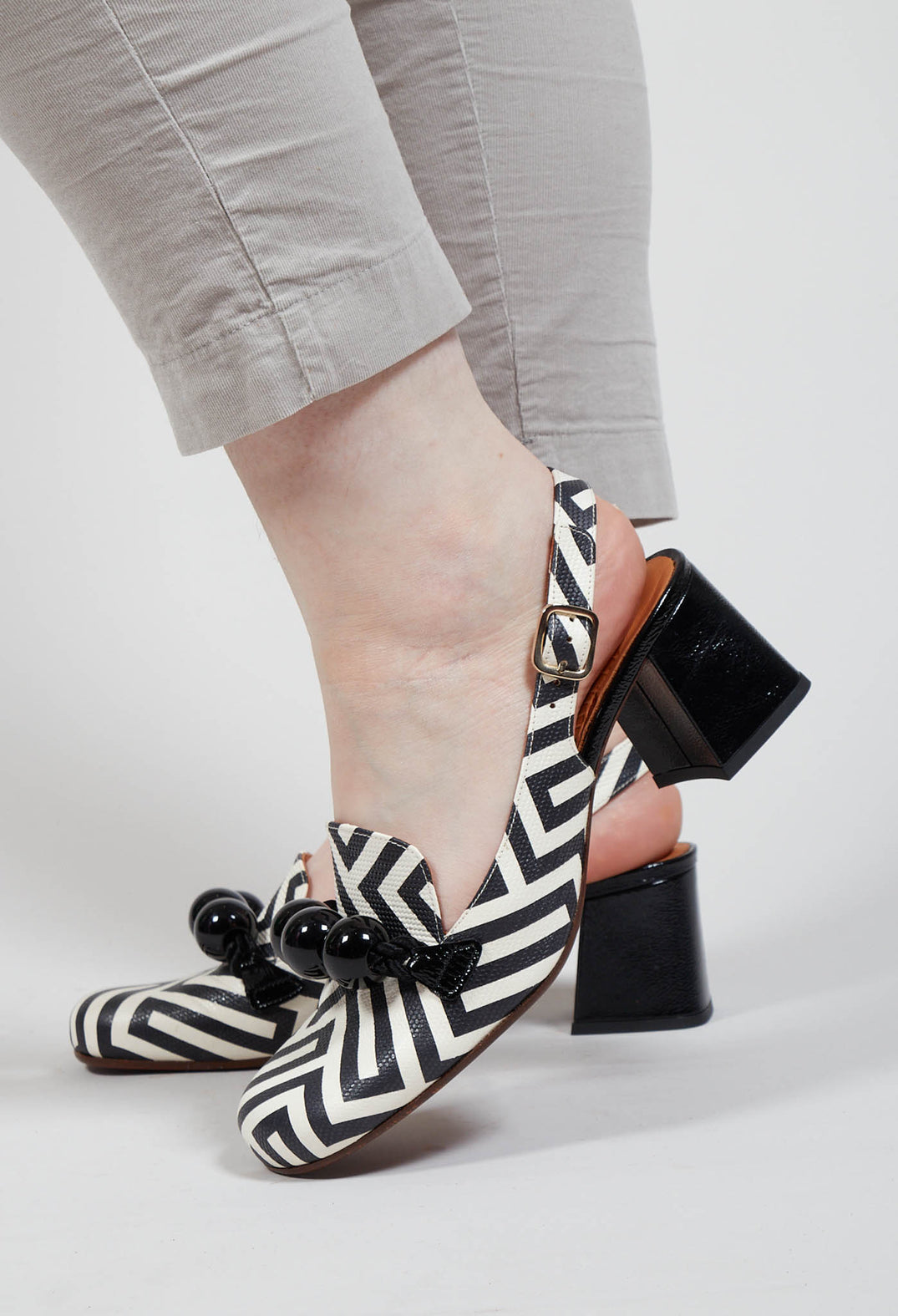 Moby Slingback Heel in Black and White