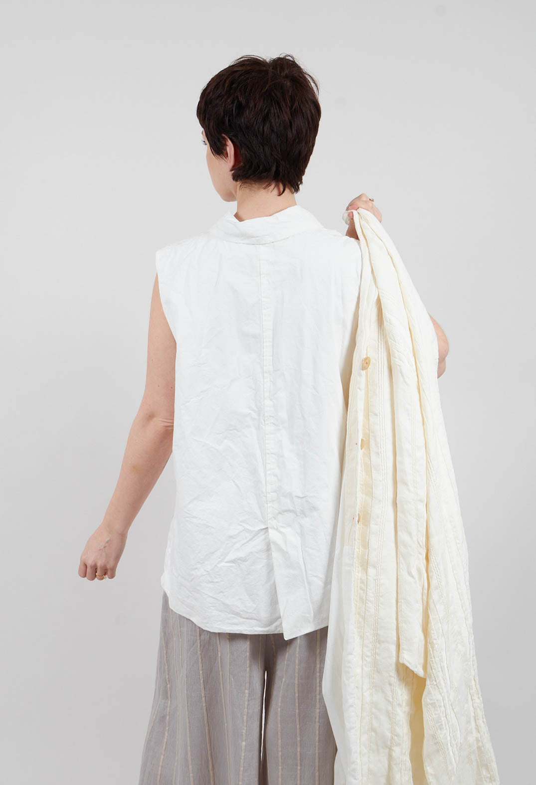 Sleeveless Blazer CC in Milk