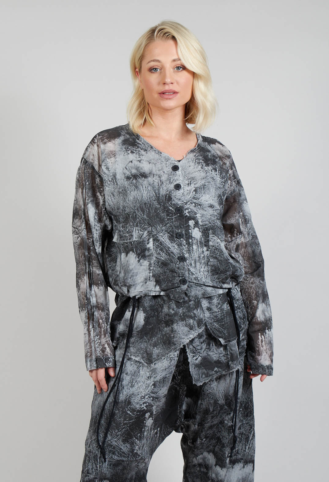 Cropped Shirt in Steppe Black