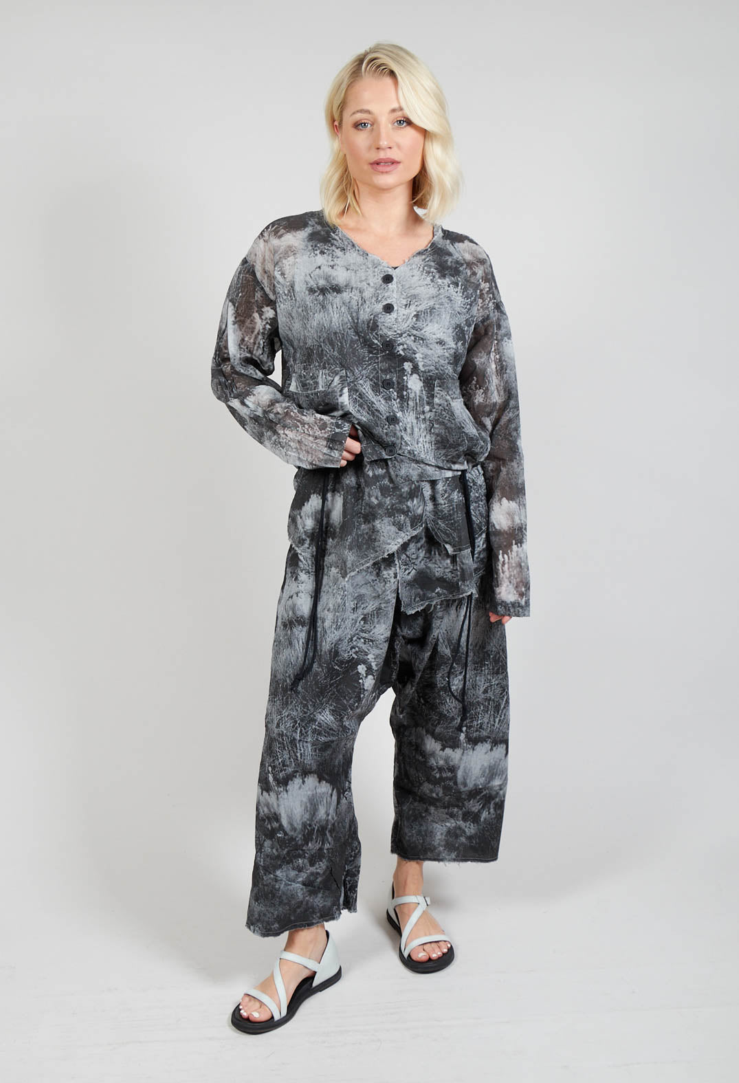 Cropped Shirt in Steppe Black