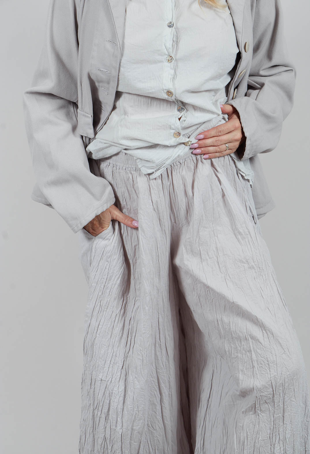 Bluhtextil Trousers in Pilz