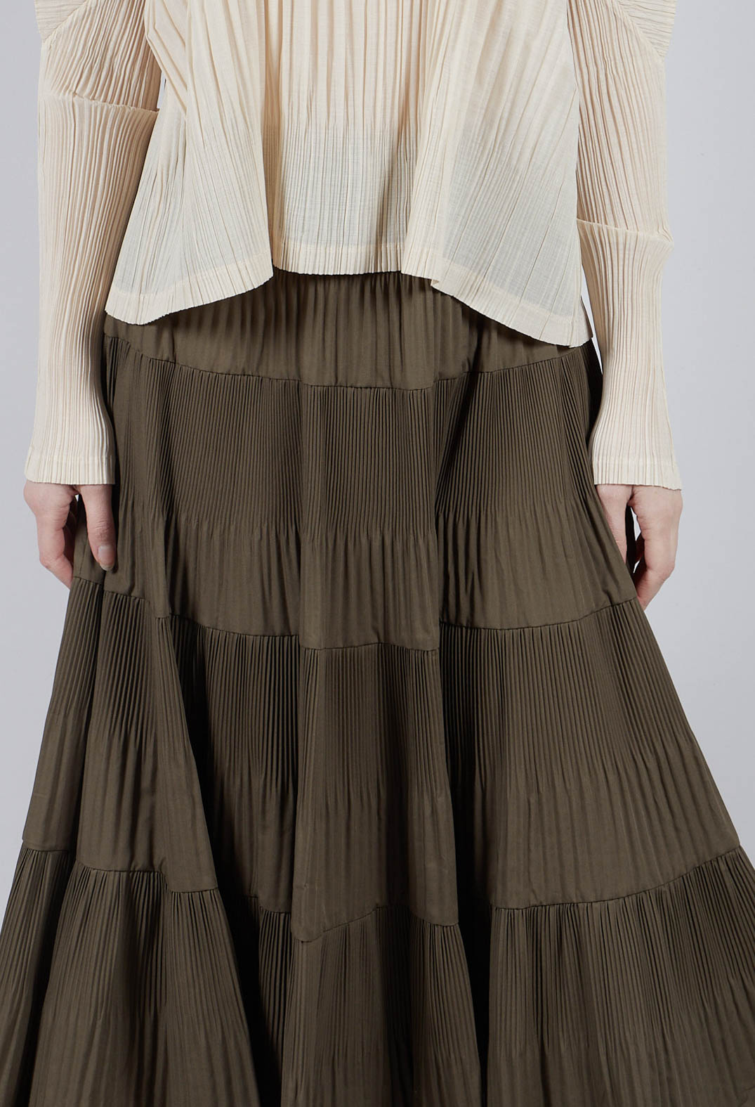 Ribbed Midi Skirt in Avocado