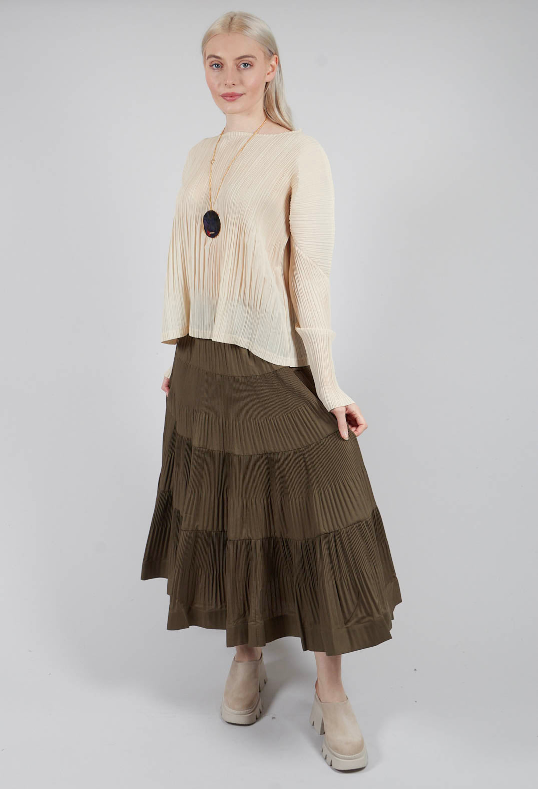Ribbed Midi Skirt in Avocado