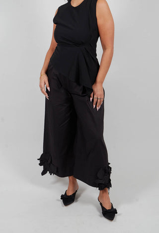 Frill Hemmed Trousers in Black