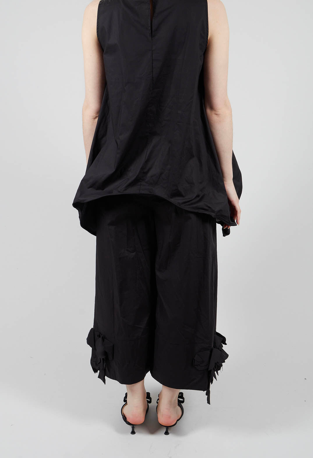 Frill Hemmed Trousers in Black