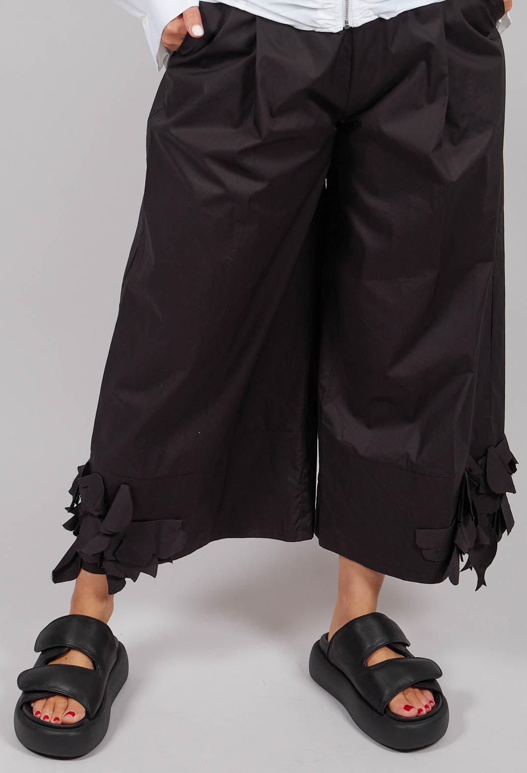 Frill Hemmed Trousers in Black