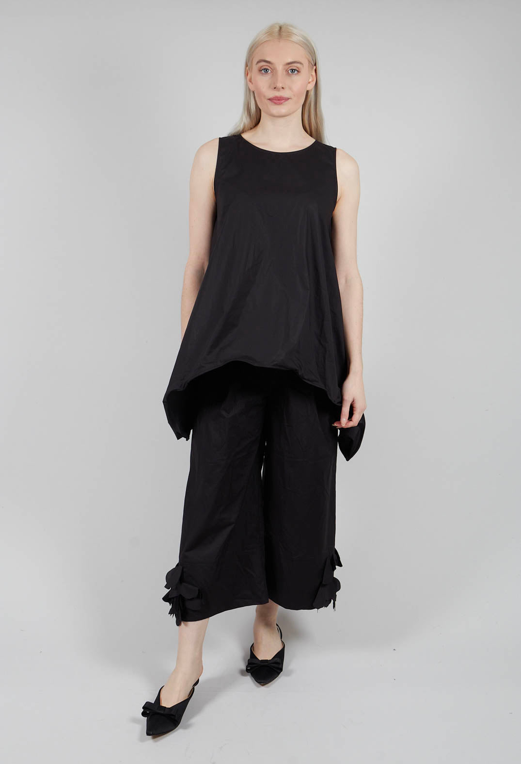 Frill Hemmed Trousers in Black