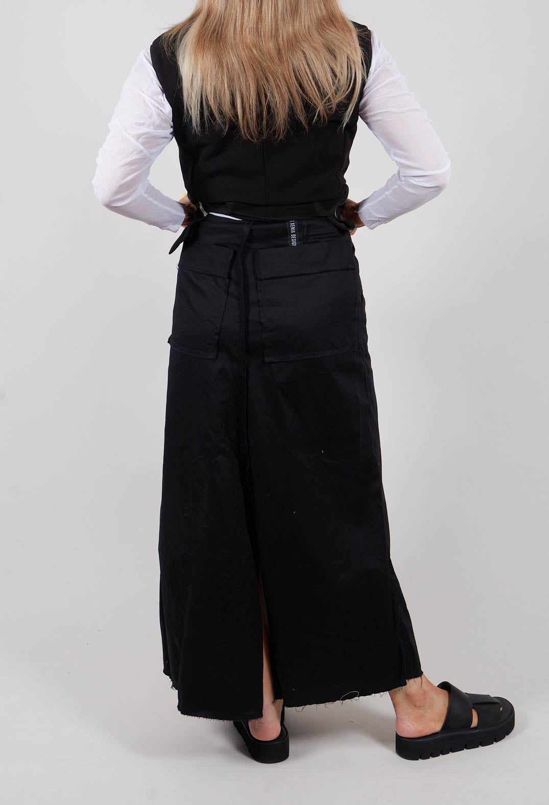 DOST1 Skirt in Black