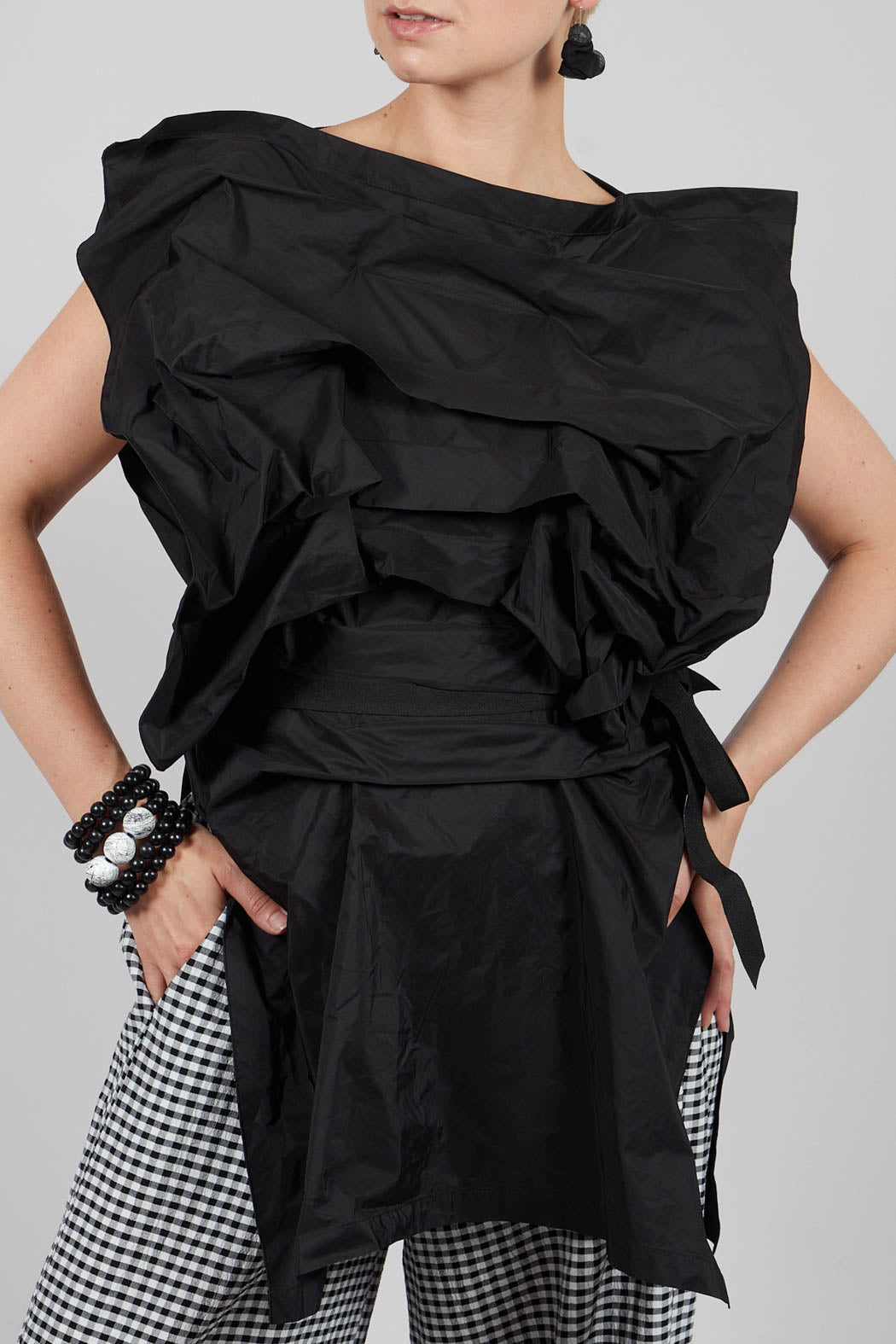 UTUS Top in Black