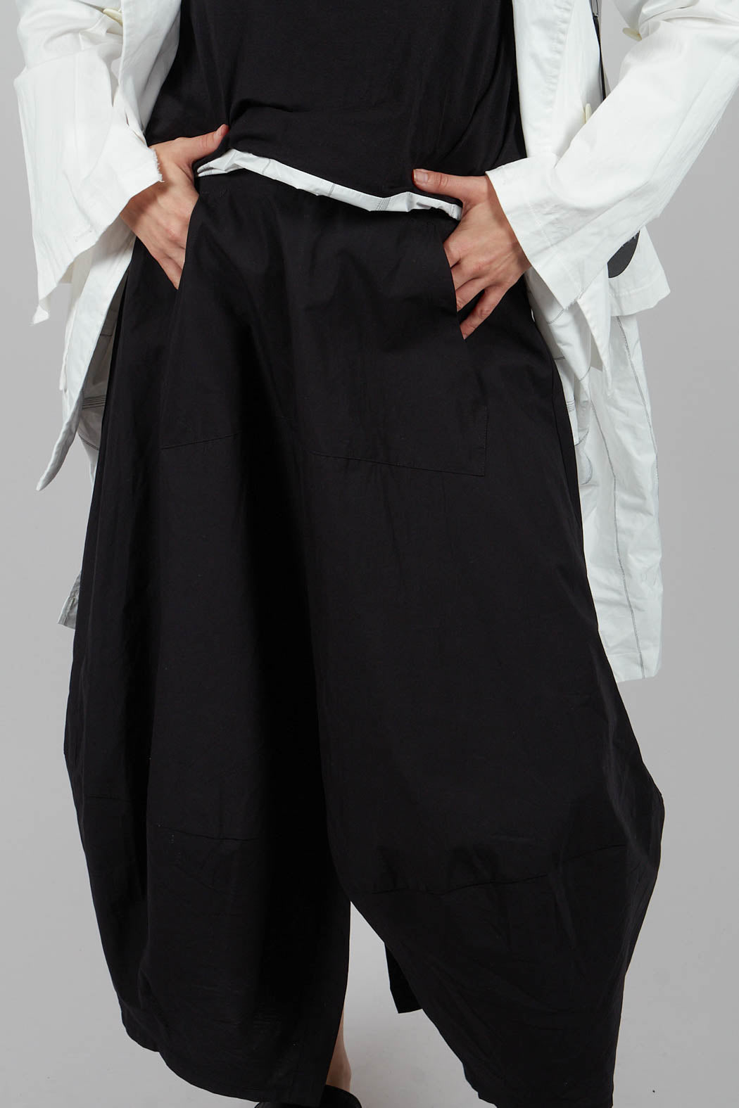 VRTI2 Skirt in Black