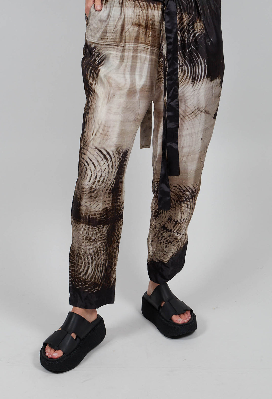 Relaxed Trousers in Single Variant