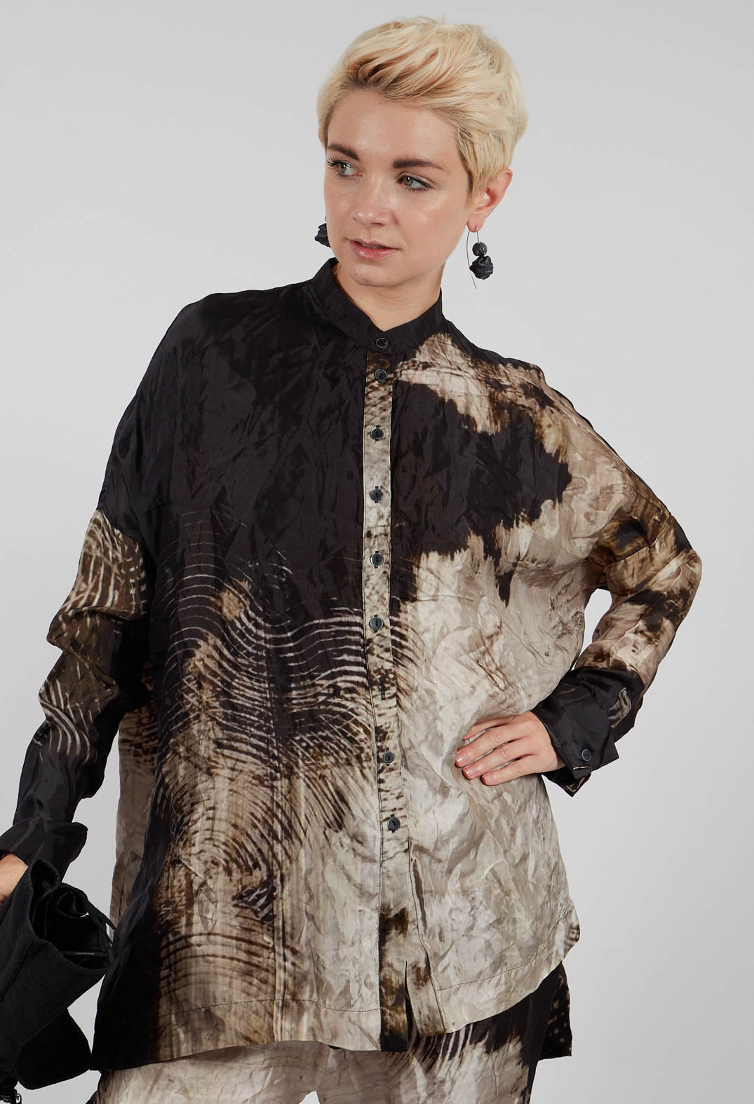 Button Up Pattern Shirt in Single Variant