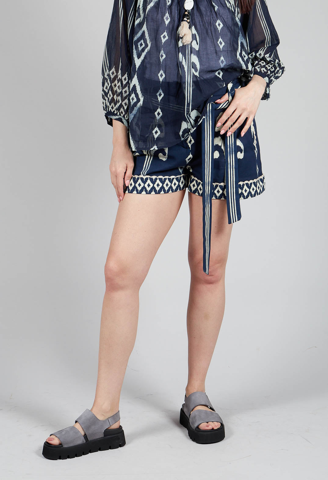 Wanda Shorts in Marine Navy