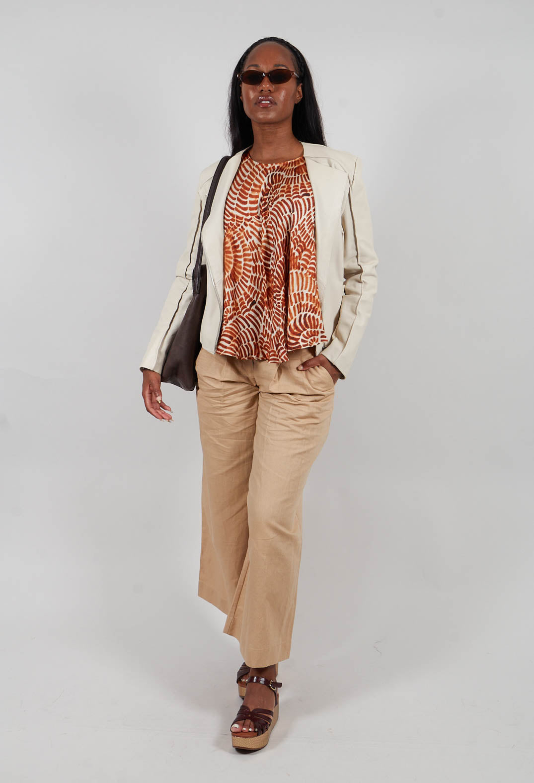 Sleeveless Blouse in Shell Print