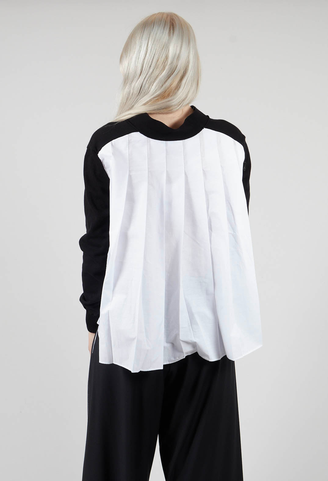Pleated Shirt Cardigan in Black