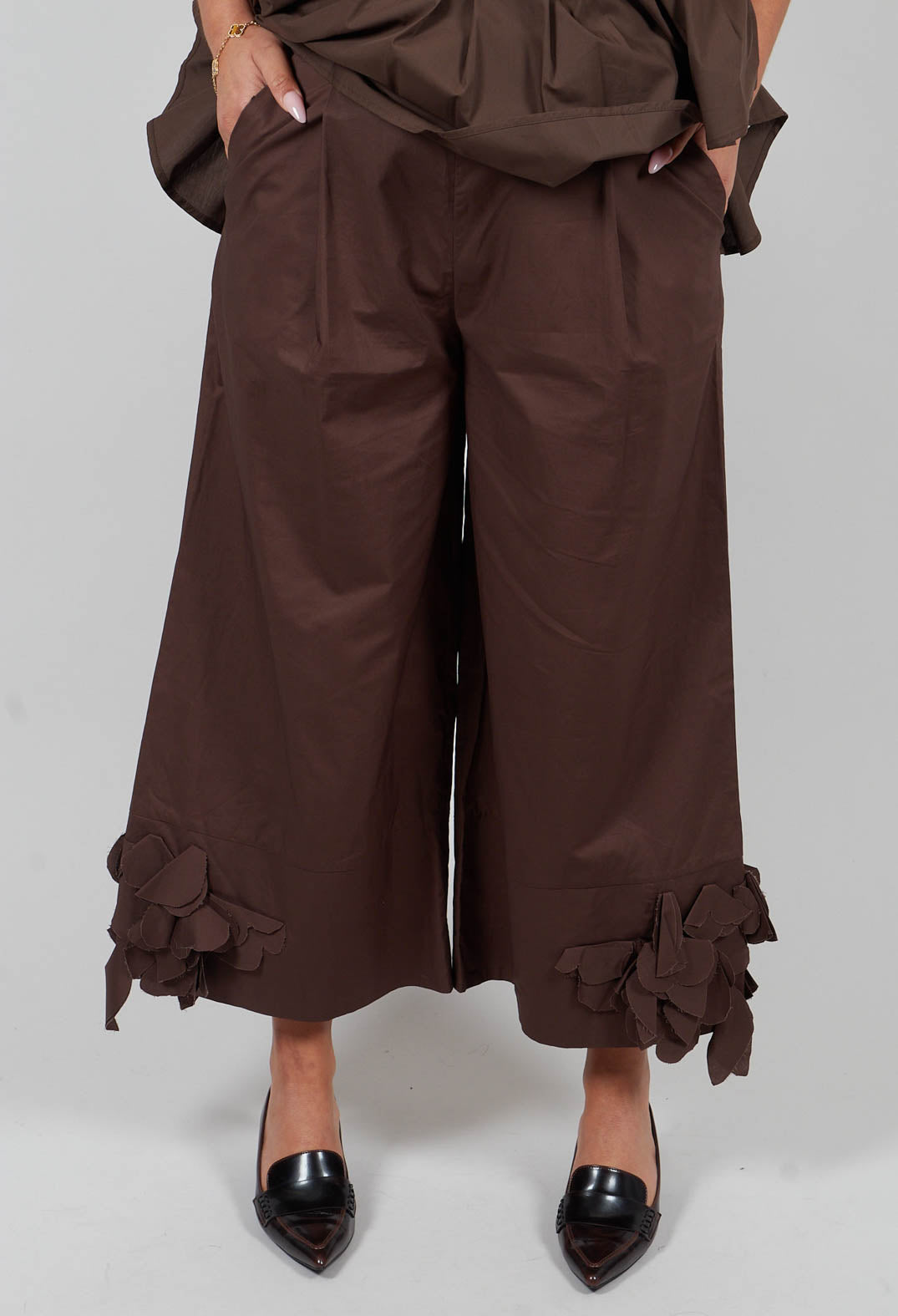 Frill Hemmed Trousers in Chocolate