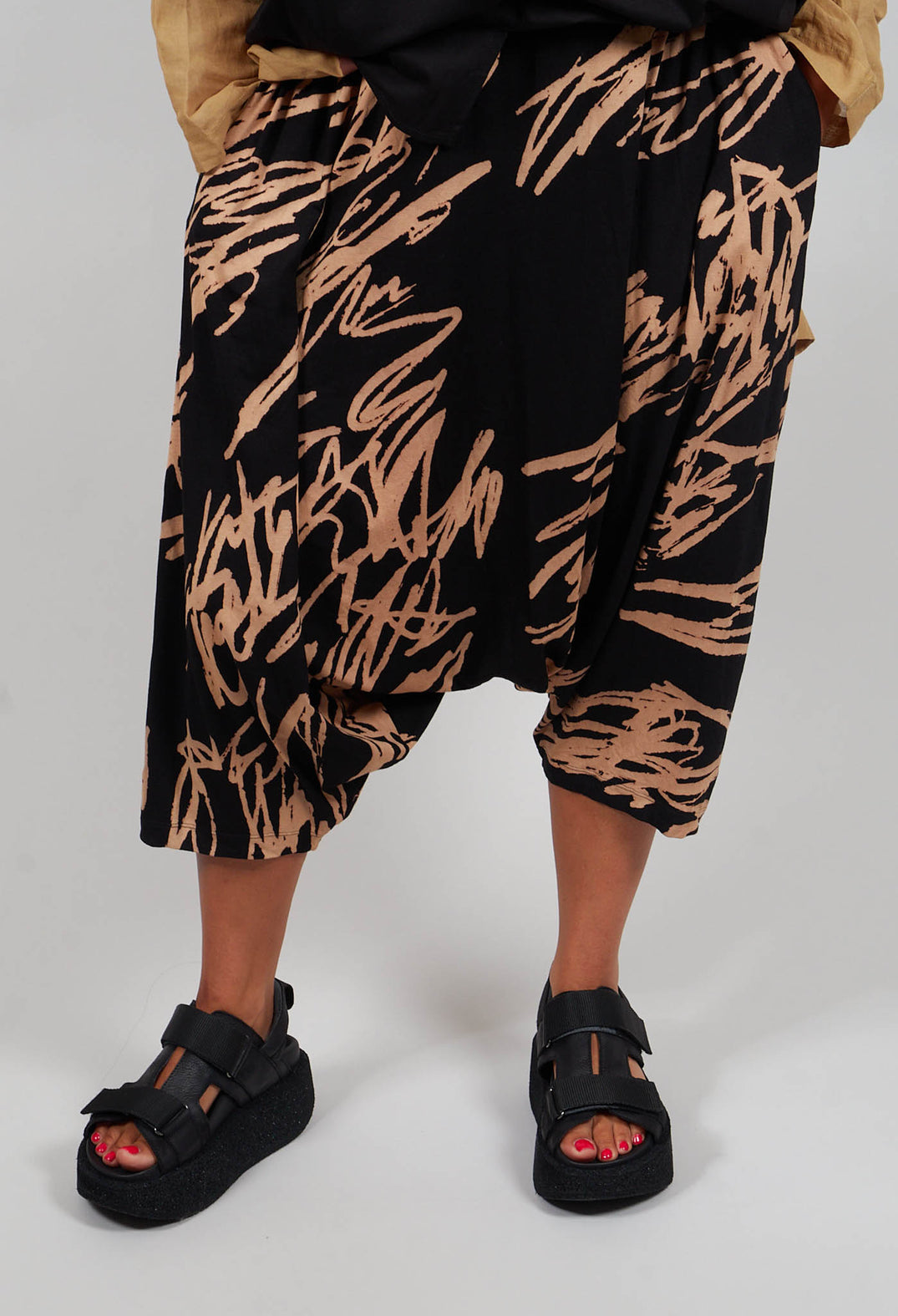 Crop Crotch Jogger in Black Print