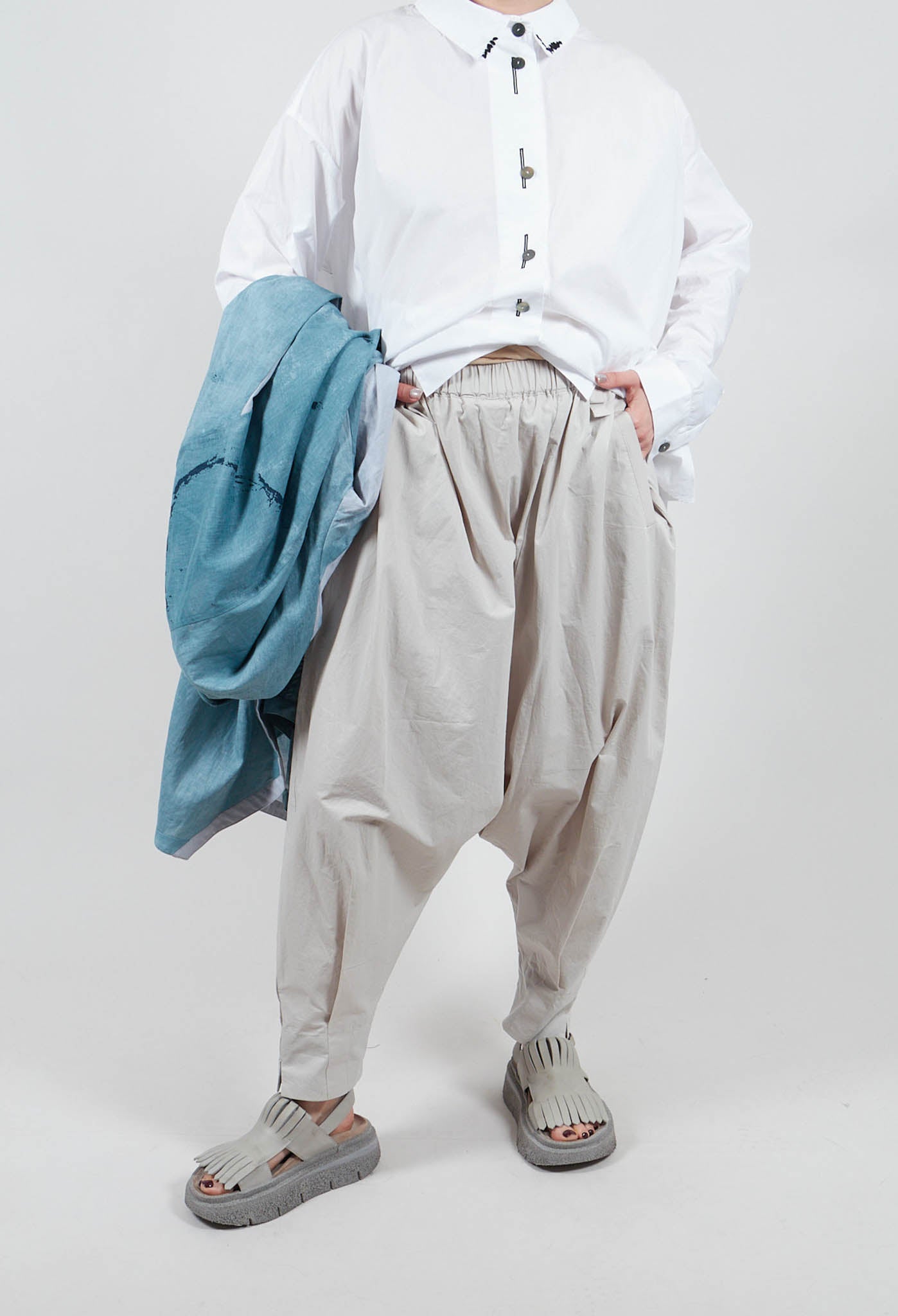 萌　MOYURU Moyuru Drop Crotch Trouser in Grey | Olivia May