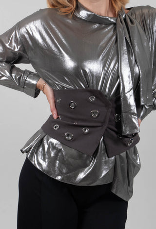 Asymmetric Belt in Carbone