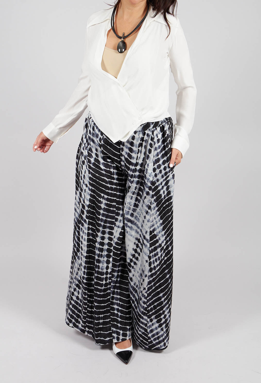 Emma Reversible Pants in Crocodise Black