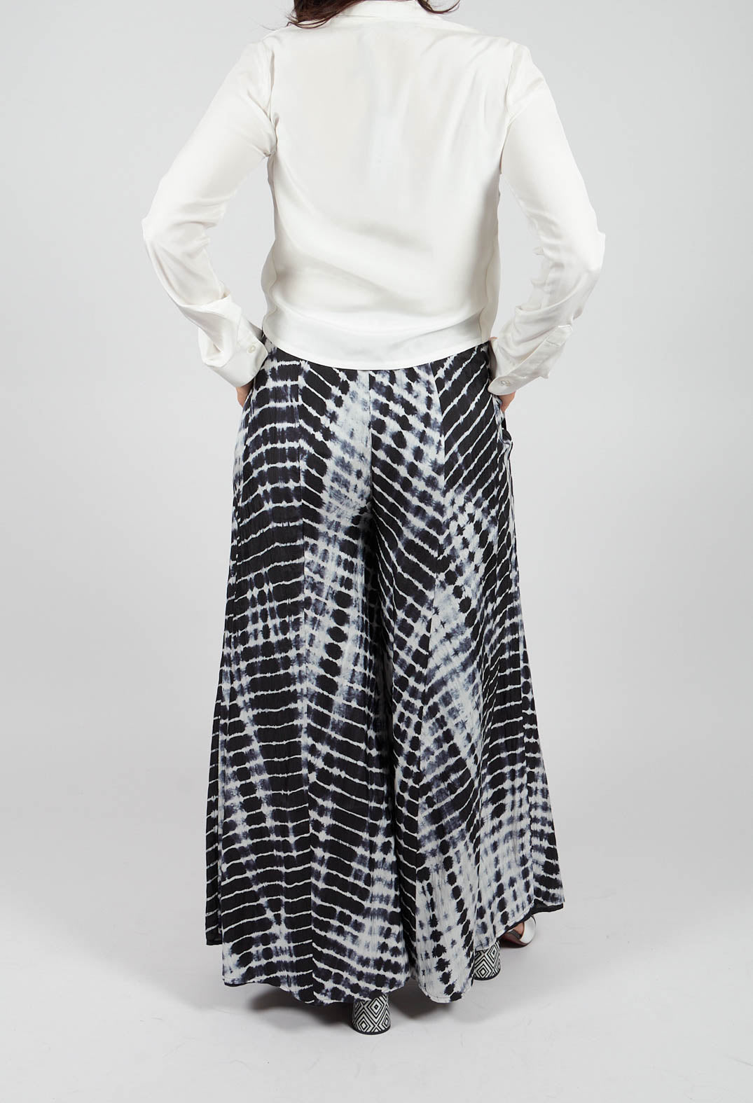 Emma Reversible Pants in Crocodise Black