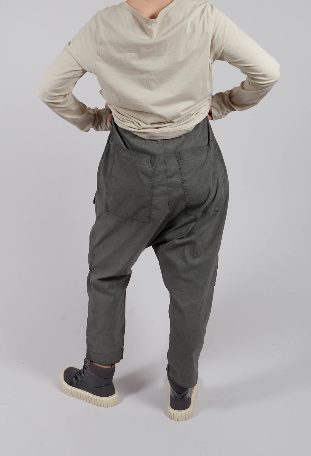 Trousers with Statement Pockets in Pencil Cloud