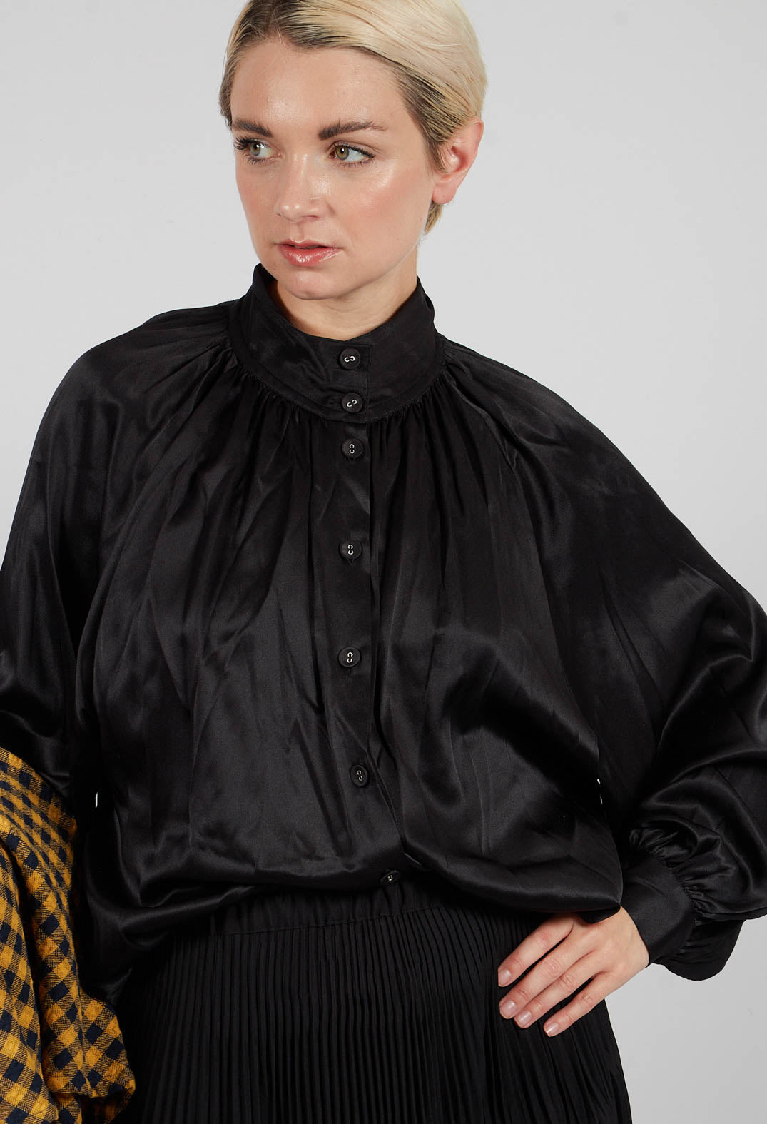 Nitadea Blouse in Black