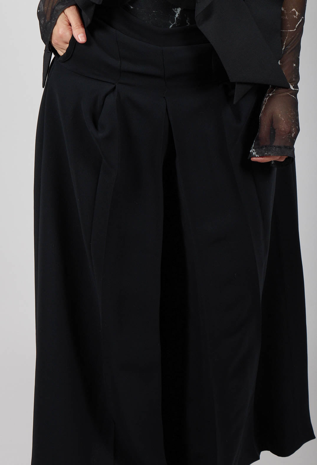Pleated Wide Leg Pants in Lalabel Nero
