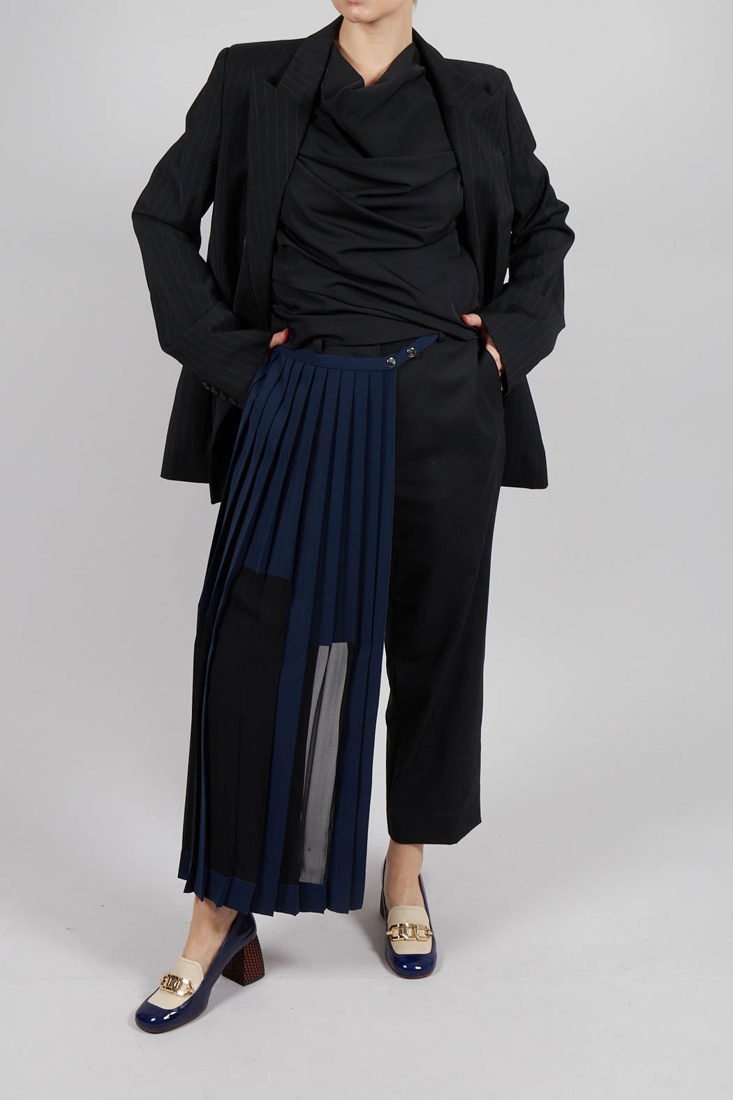 Monteurano Trousers in Nero