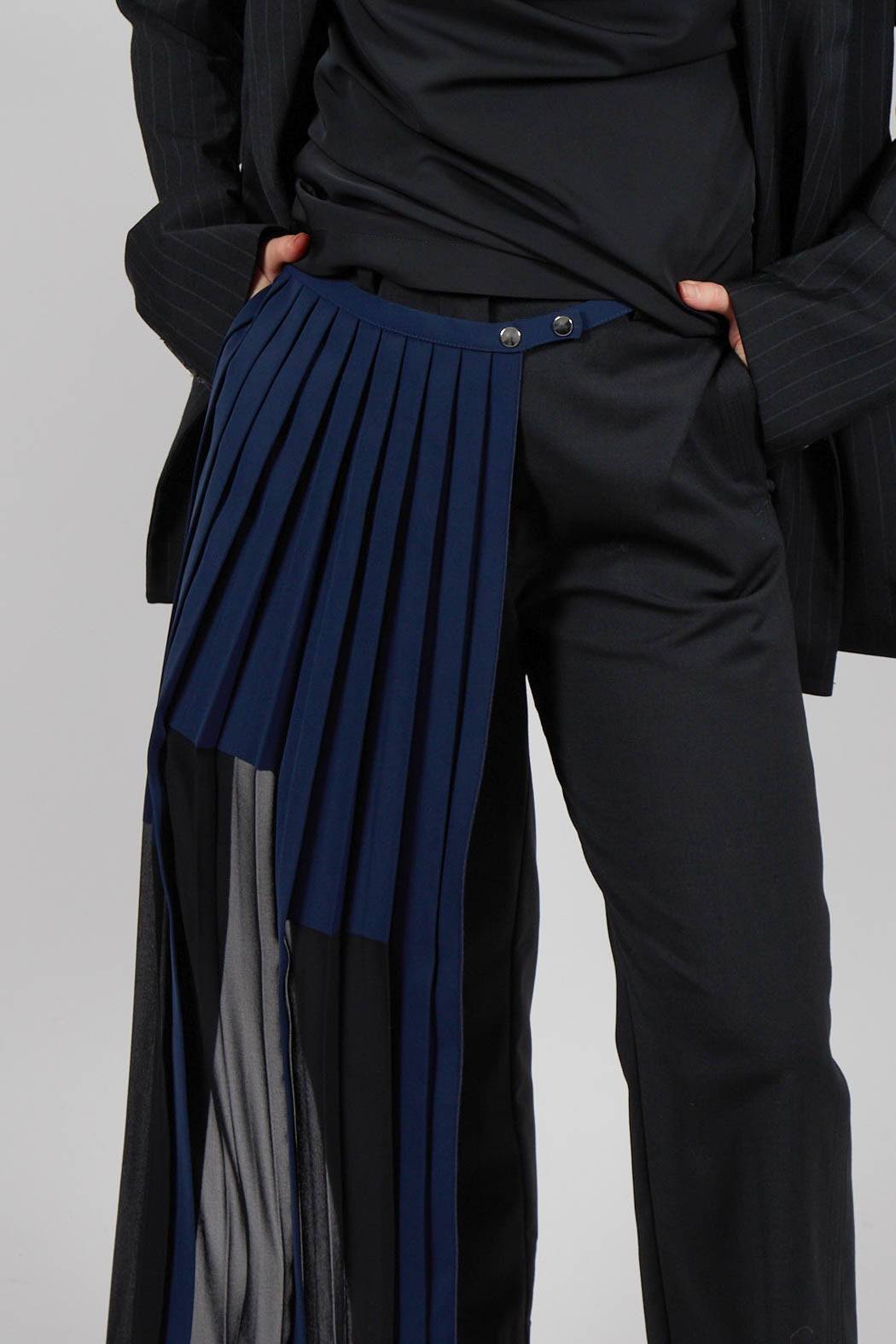 Monteurano Trousers in Nero