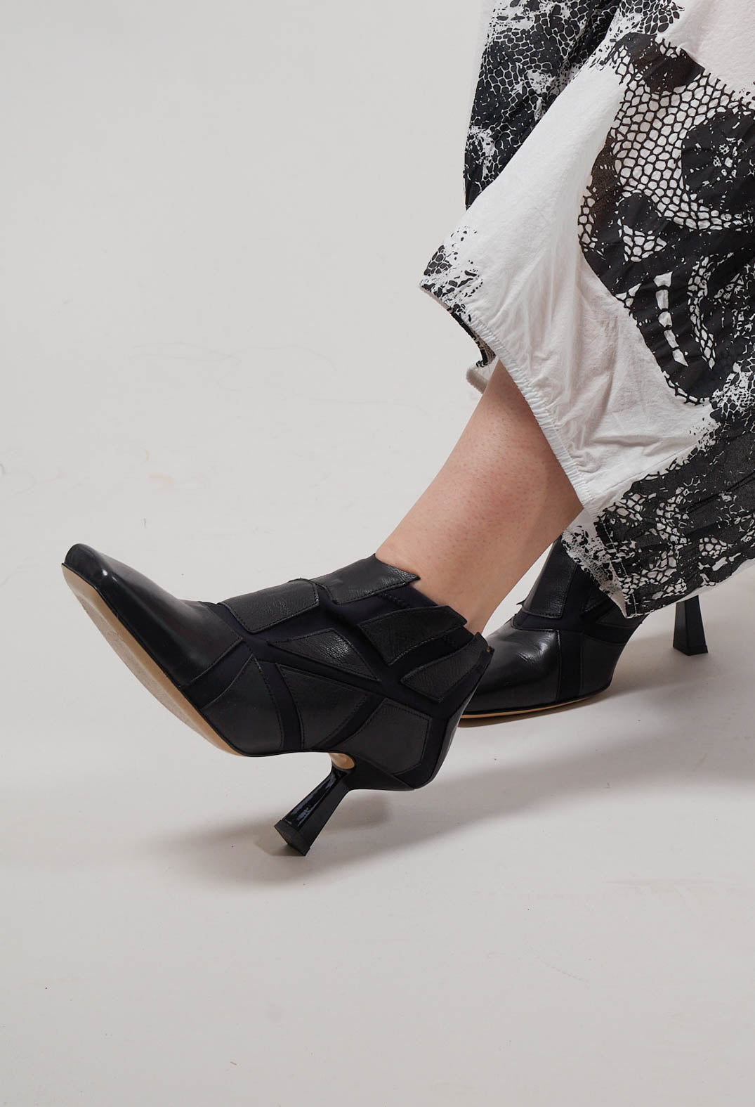 Yuko Kitten Heel Boot in Nero
