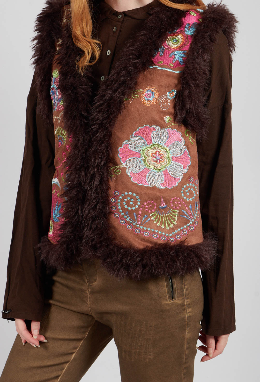 Lavina Gillet in Marron