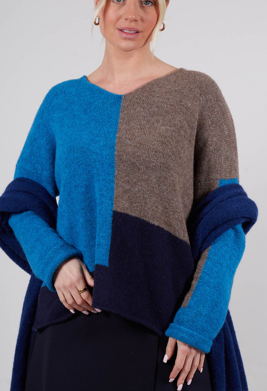 Block Colour Jumper in Crusca Sky and Blu