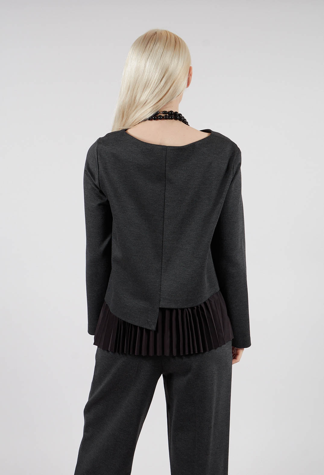 Pleated Top with Overlay in Antracite and Nero