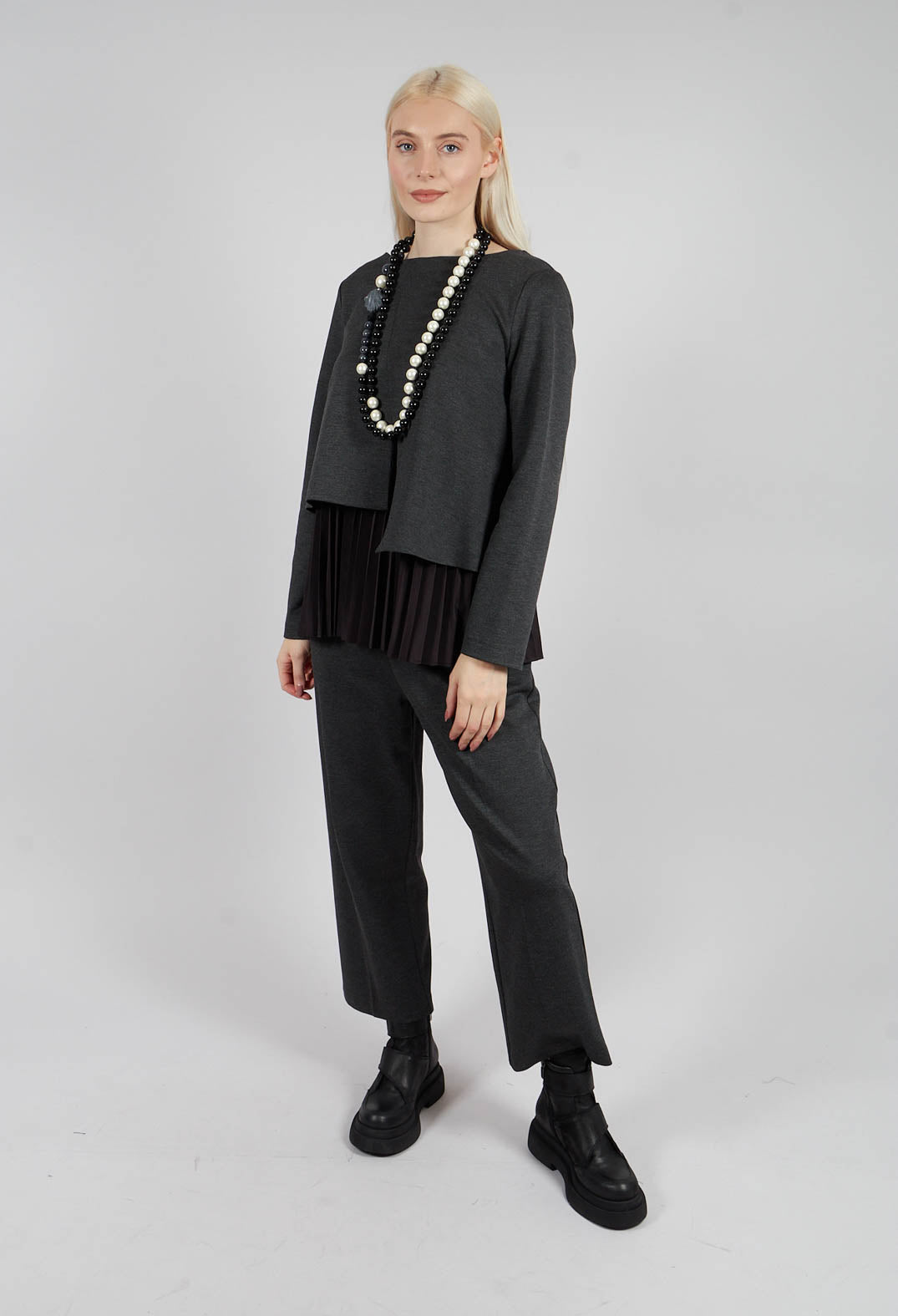 Pleated Top with Overlay in Antracite and Nero